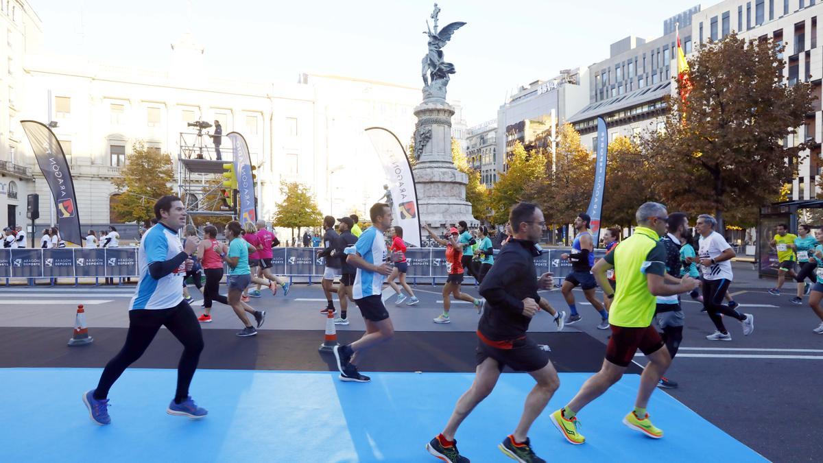 FOTOGALERÍA | Éxito rotundo en el regreso del Maratón de Zaragoza