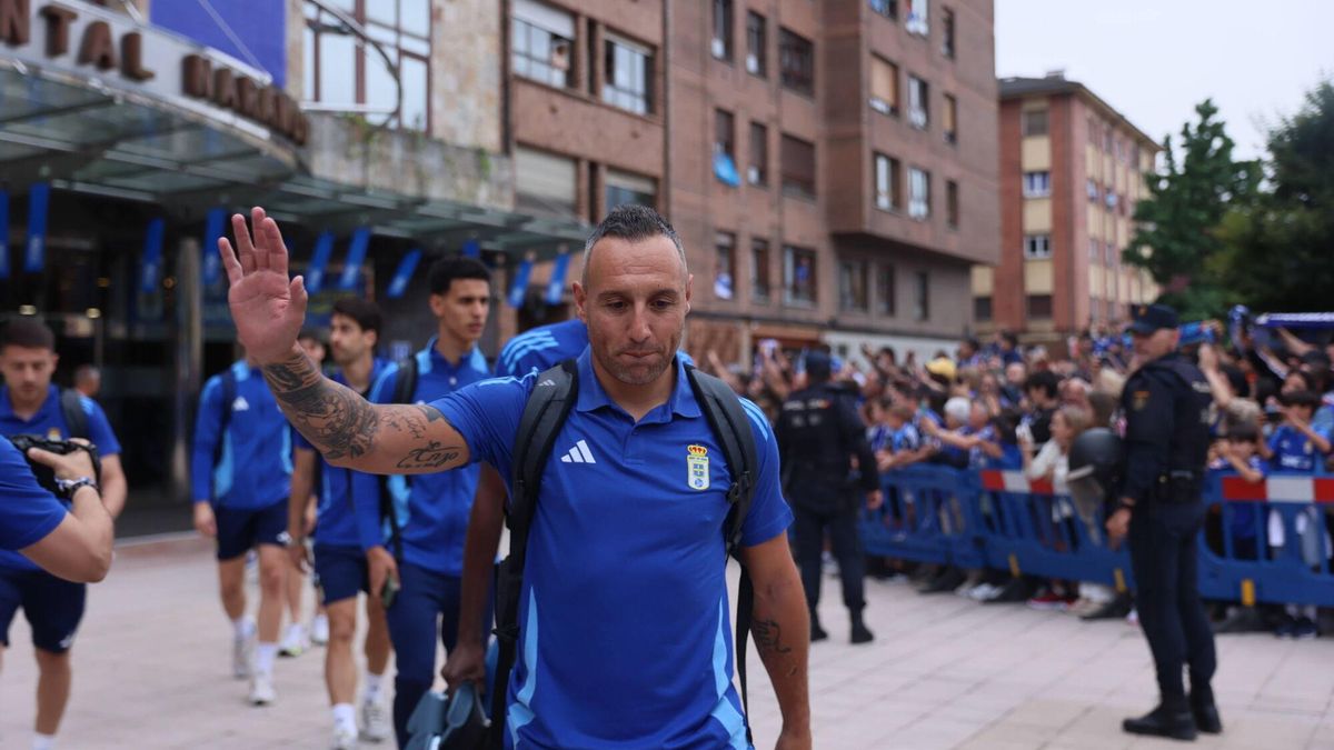 Oviedo se echa a la calle para arropar al equipo en las horas previas a la final del play-off de ascenso a Primera