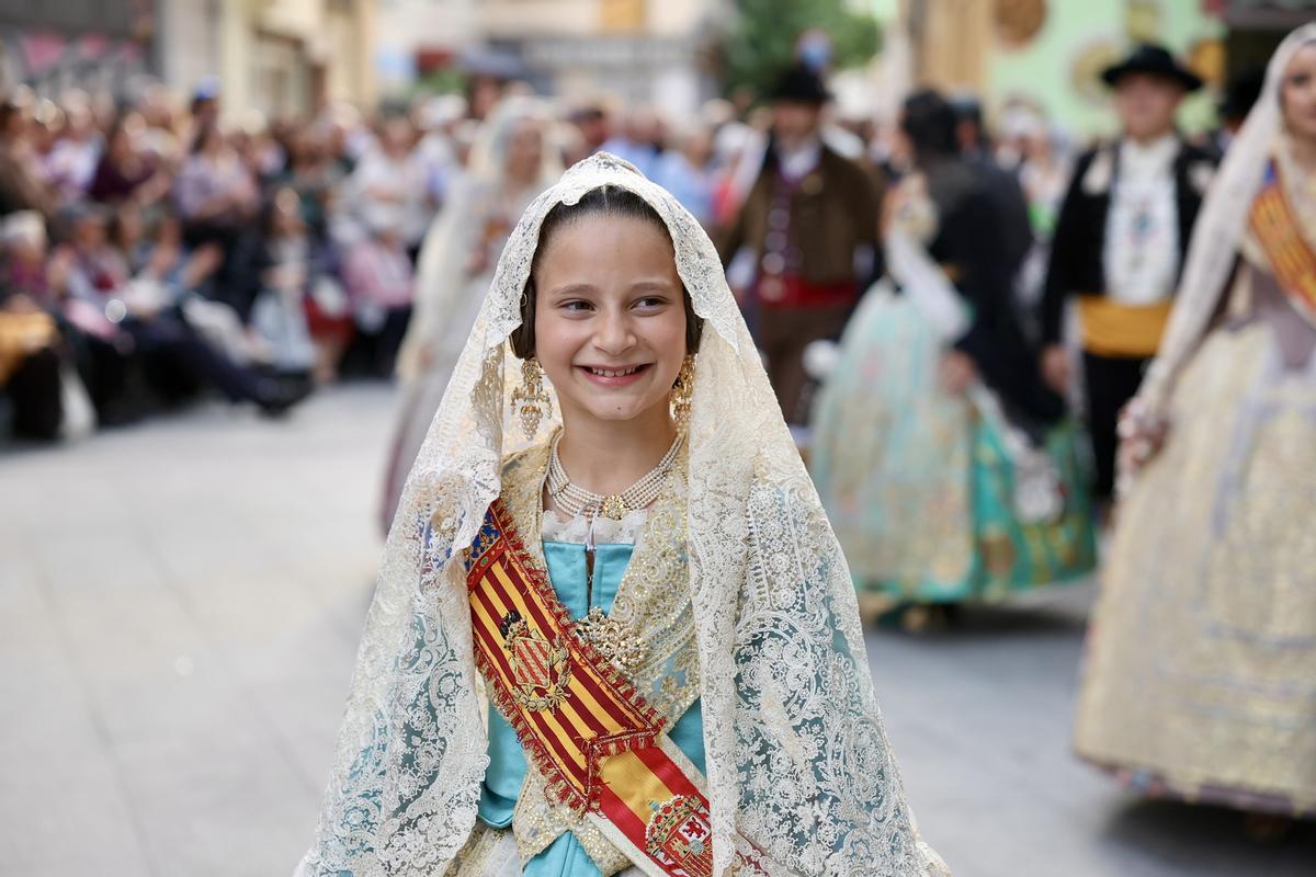 Carmen, Marta y la corte en la procesión de la Virgen de los Desamparados