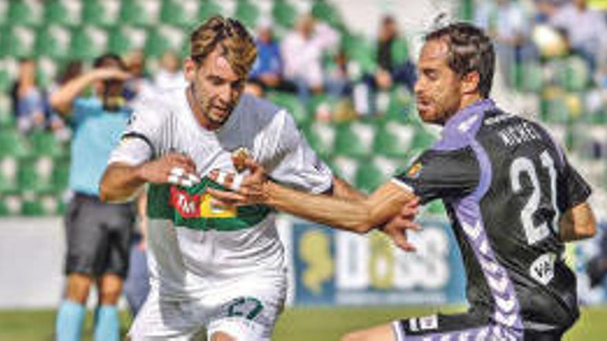 Luis Pérez, durante un partido del Elche de la pasada campaña