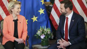 Von der Leyen defensa davant Vance unes relacions comercials justes