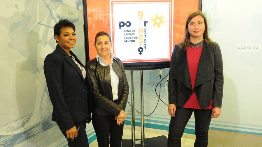 Isabel Cintado, ayer, con Yuleis Quesada y Sonia González.