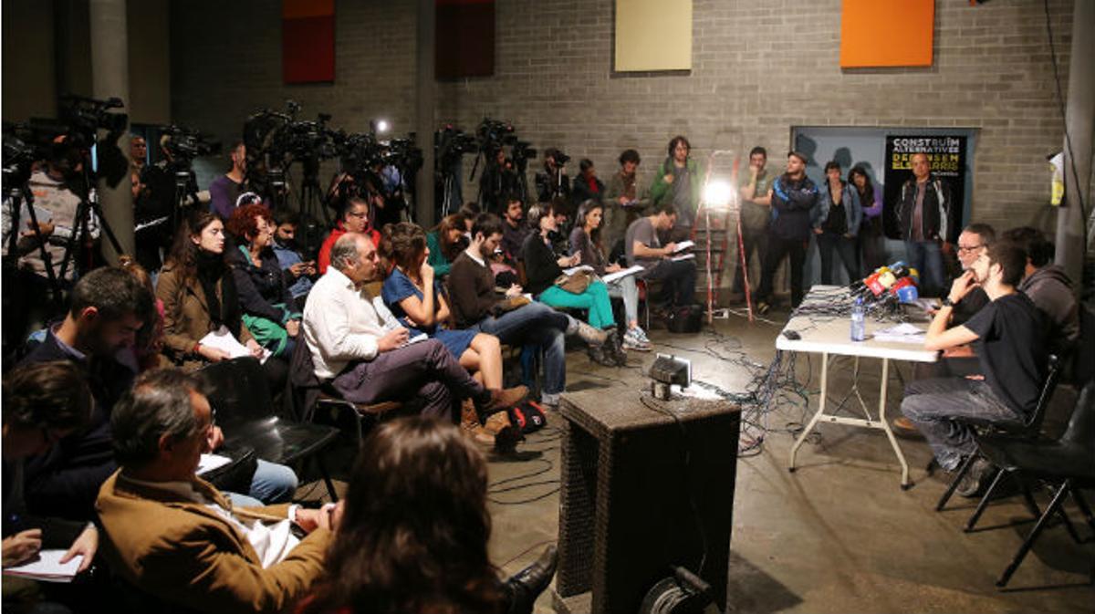 L’assemblea del barri de Sants es nega a negociar amb l’ajuntament i diu que reconstruiran el centre social ells mateixos.