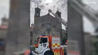 Cae una piedra del campanario de Santa Baia en pleno centro de Vilagarcía