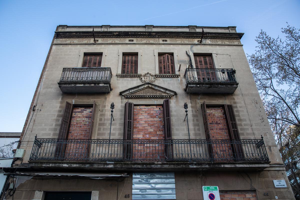 SOS per salvar una casa centenària de la demolició en un barri en extinció a Barcelona