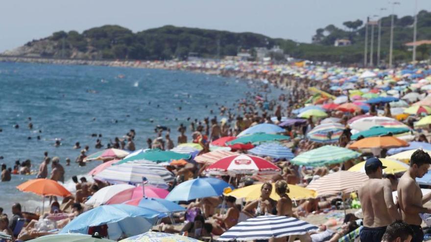 Turistes aprofitant la calor · Diari de Girona