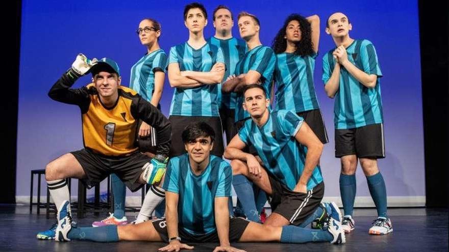 El elenco de &quot;Los futbolísimos, el musical&quot;. // Javier Naval