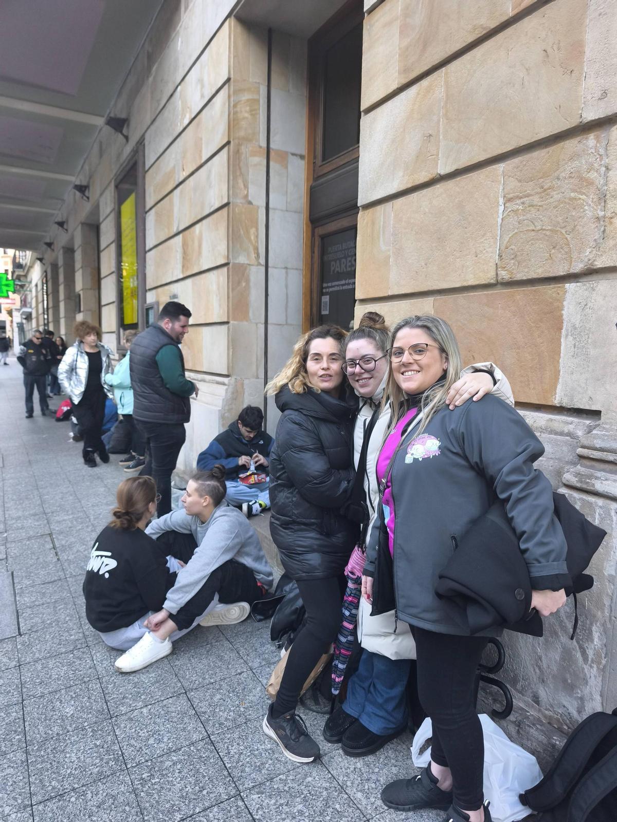 Las colas para el concurso de charangas, en imágenes