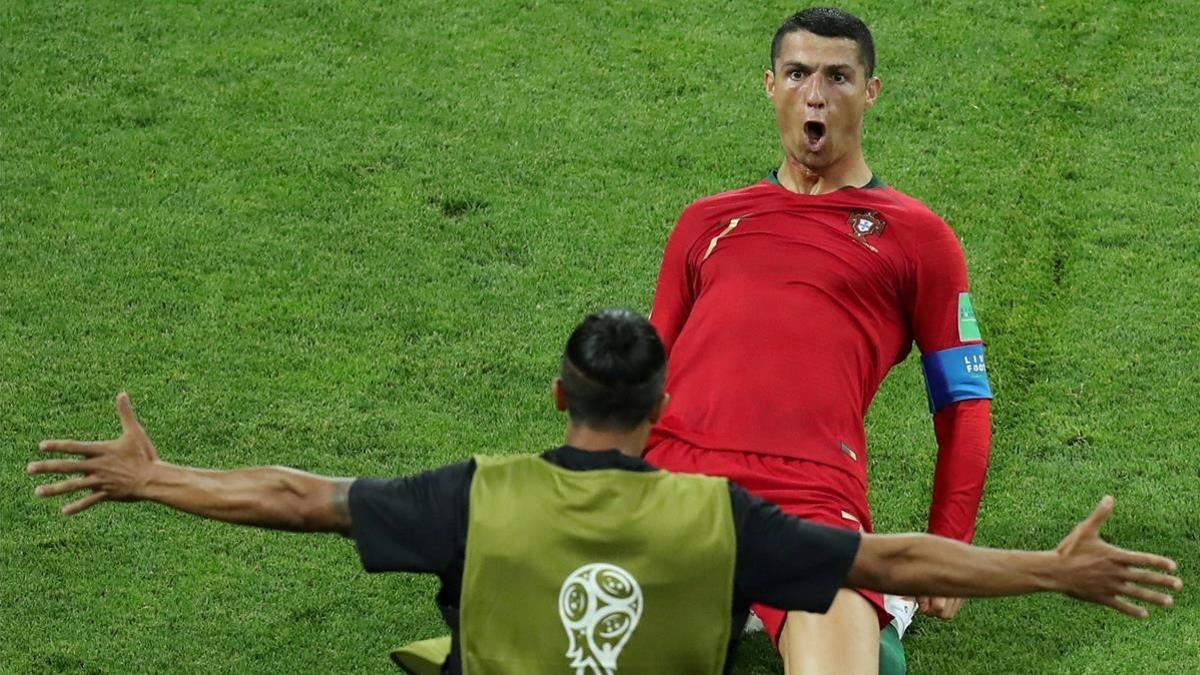 Cristiano Ronaldo celebrando uno de los goles ante España