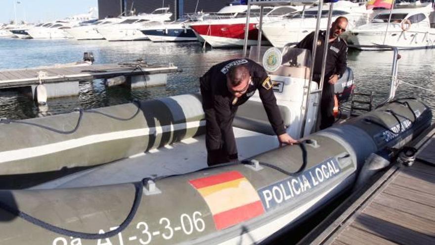 Una imagen de la embarcación que sirvió a la Policía Local hasta 2014 para controlar el servicio en las playas.