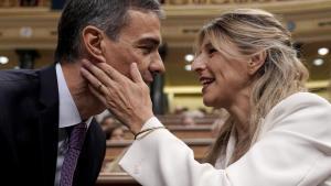 Pedro Sánchez, junto a la portavoz de Sumar, Yolanda Díaz