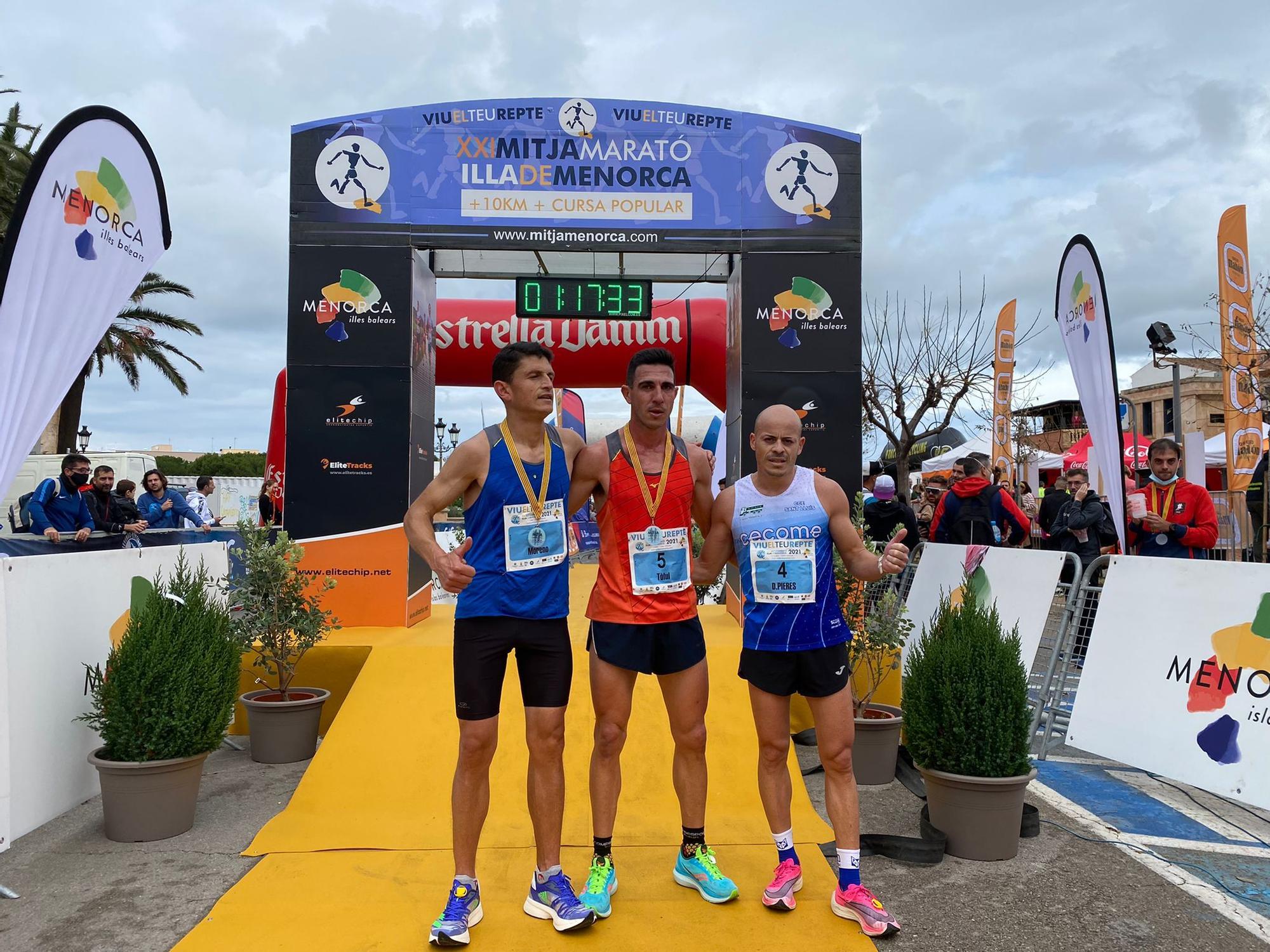 Moll vence y Pallicer pulveriza el récord de la Isla en la Mitja Marató Illa de Menorca