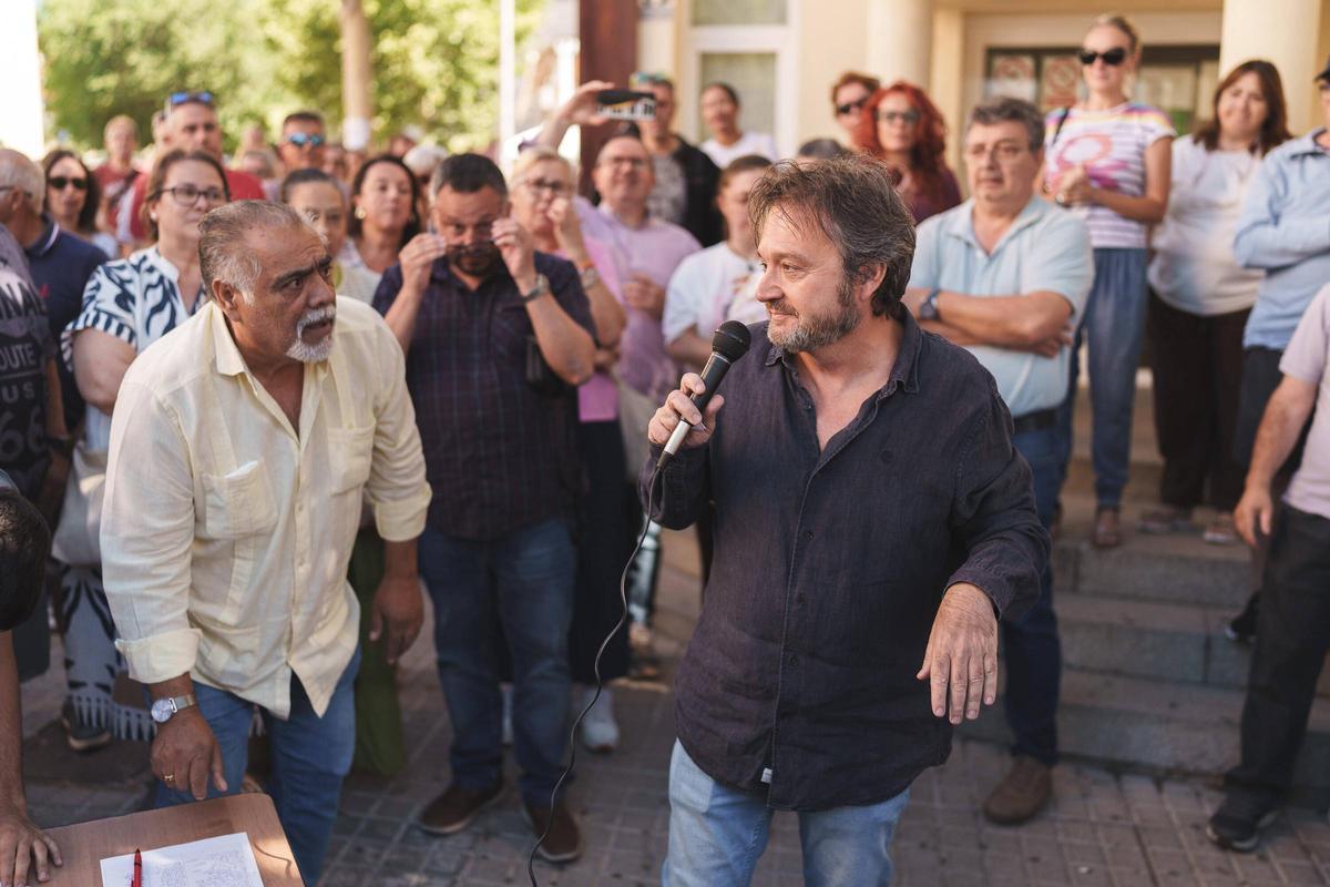 Fotogalería | Mérida arropa a Juan Carlos Nieto, el funcionario del SEPE expedientado por atender sin cita previa Fotogalería | Mérida arropa a Juan Carlos Nieto, el funcionario del SEPE expedientado por atender sin cita previa