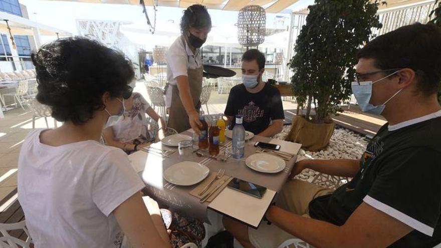 La hostelería de Castellón propone ir a cenar a las 20.00 horas para mantener la actividad