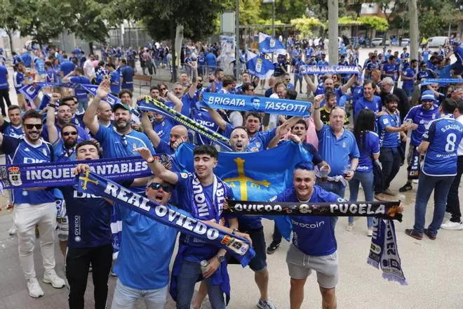 EN IMÁGENES: El oviedismo inunda Barcelona antes del partido histórico ante el Espanyol