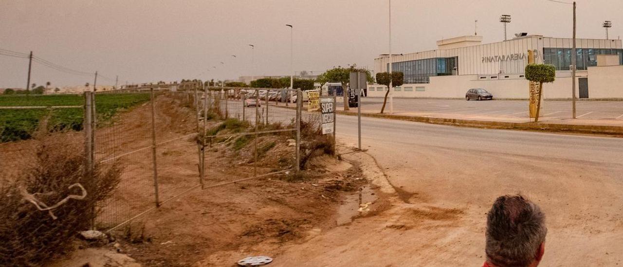 Infraestructuras deportivas que ahora desvían las aguas de la rambla a El Mojón y donde está previsto un hotel de cinco estrellas.