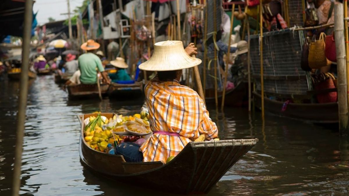 Desde mercados flotantes hasta grandes ciudades, cualquier aventura en Asia requiere previsión: Chapka permite viajar protegido y ahorrar con el cupón VIAJAR10.