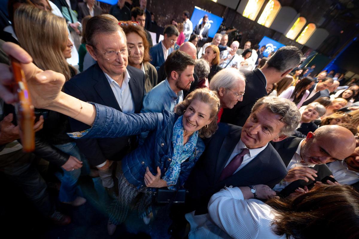 Alberto Núñez Feijóo presenta el plan de inmigración en Barcelona