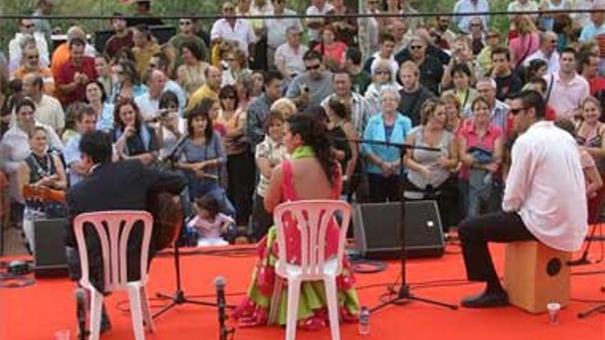 Las cantaoras Maite Martín, Esther Merino y Celia Romero, las estrellas del VI festival Porrina de Badajoz