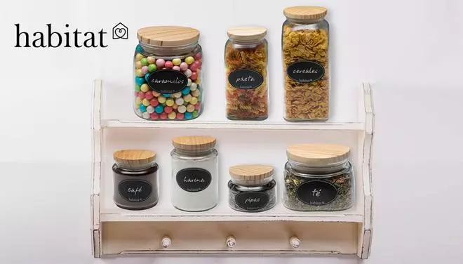 Colección de tarros de vidrio con tapa de madera