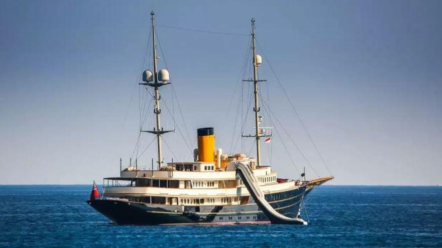 Nero, el superyate de Neil Taylor que navega por Ibiza