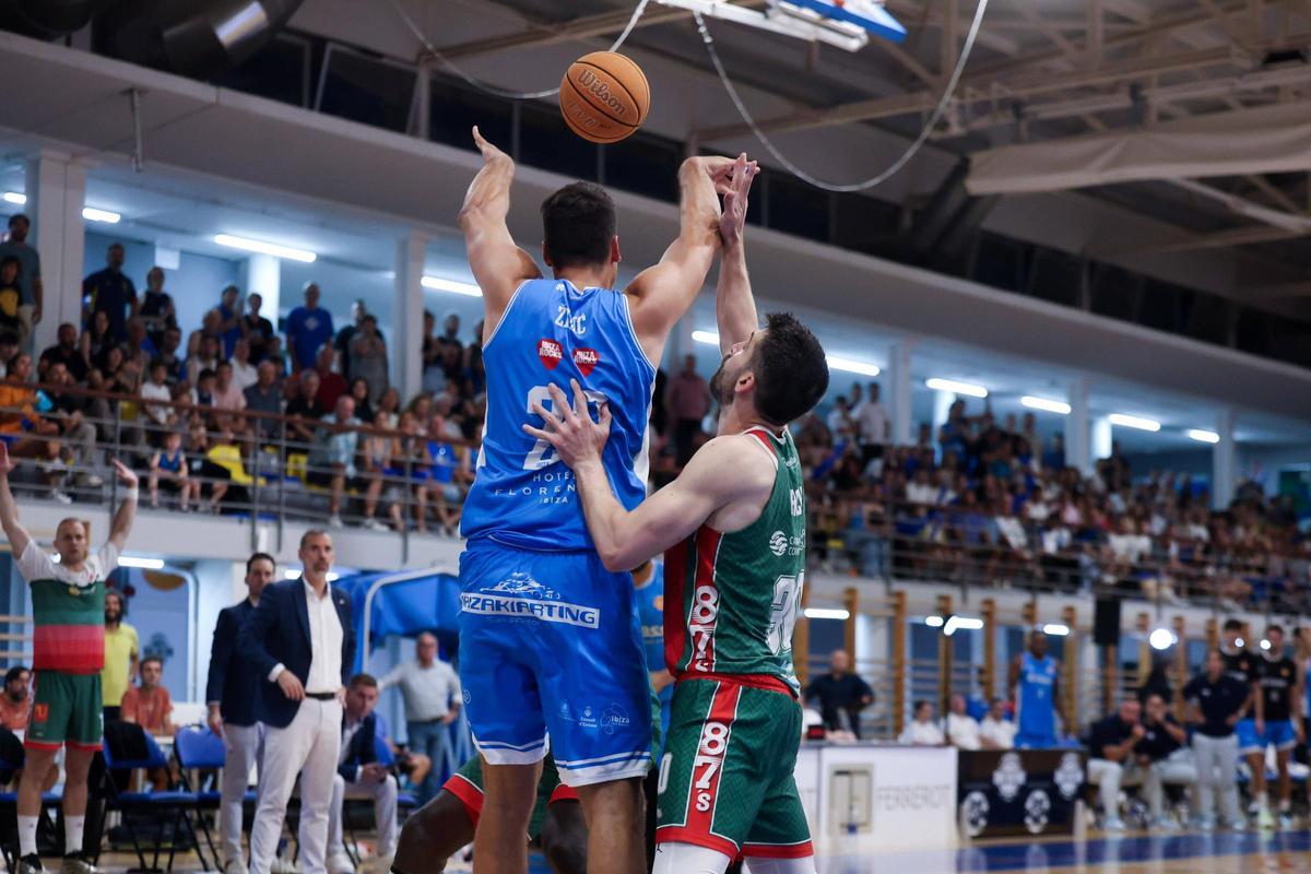 Mira todas las imágenes del partido entre el Class Bàsquet Sant Antoni y el Insolac Caja 87