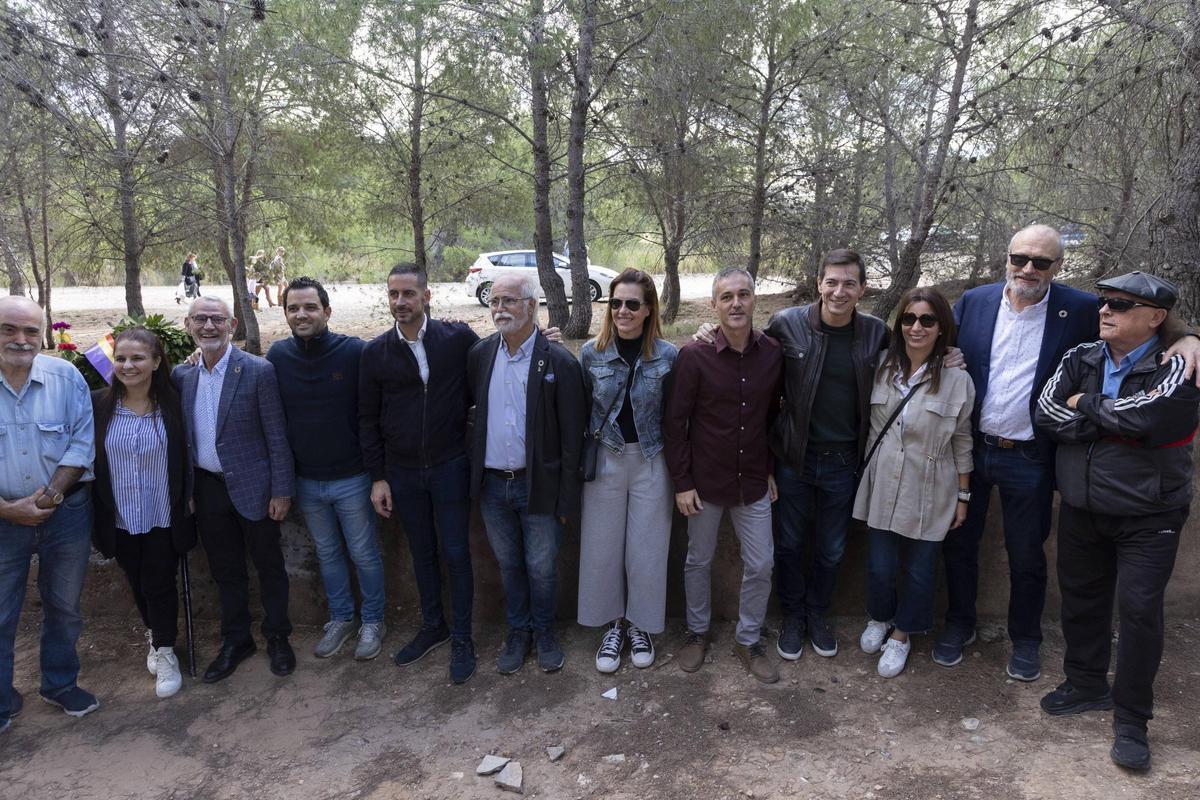 El PSPV de València conmemora el día de Todos los Santos en el Paredón de Paterna