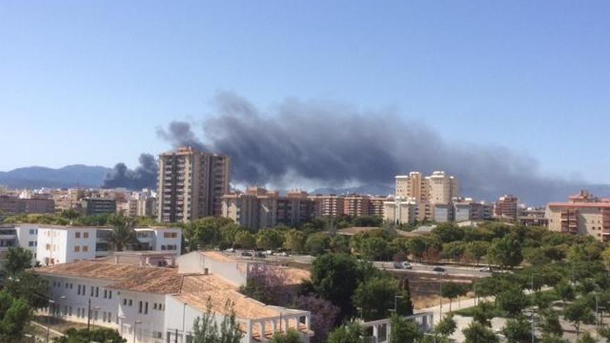 Alarma por incendio y una espesa cortina de humo frente a Son Moix