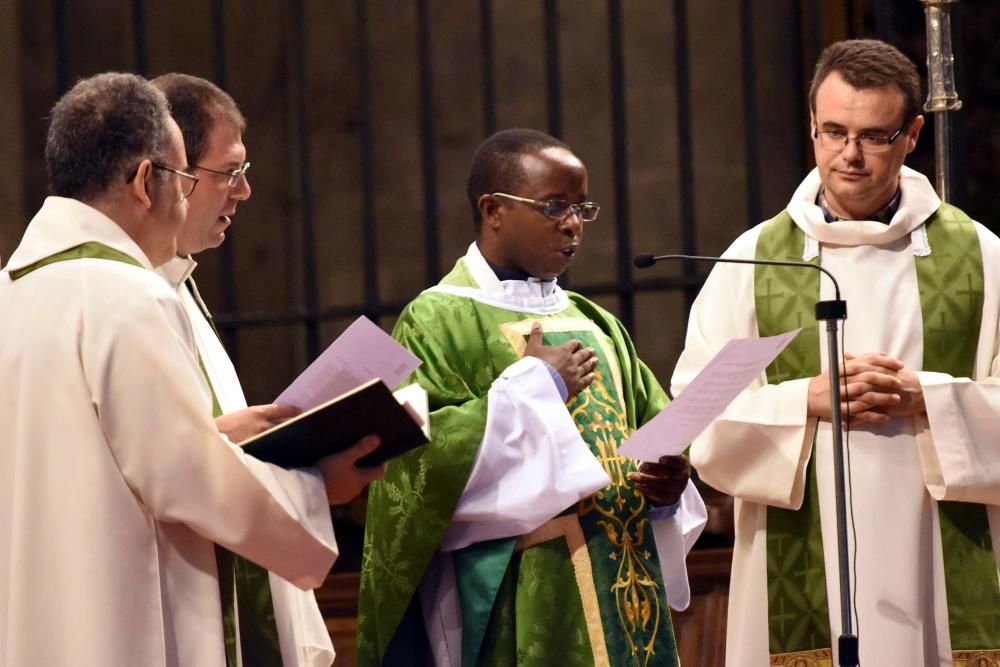 El ruandès Jean Hakolimana (mossèn Joan) oficialitza la seva primera missa com a rector de la Seu de Manresa