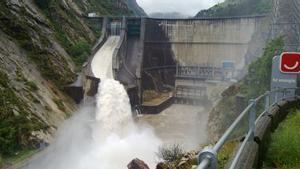 Espanya paga la llum a preu de gas malgrat que gairebé un 50% de la generació és renovable