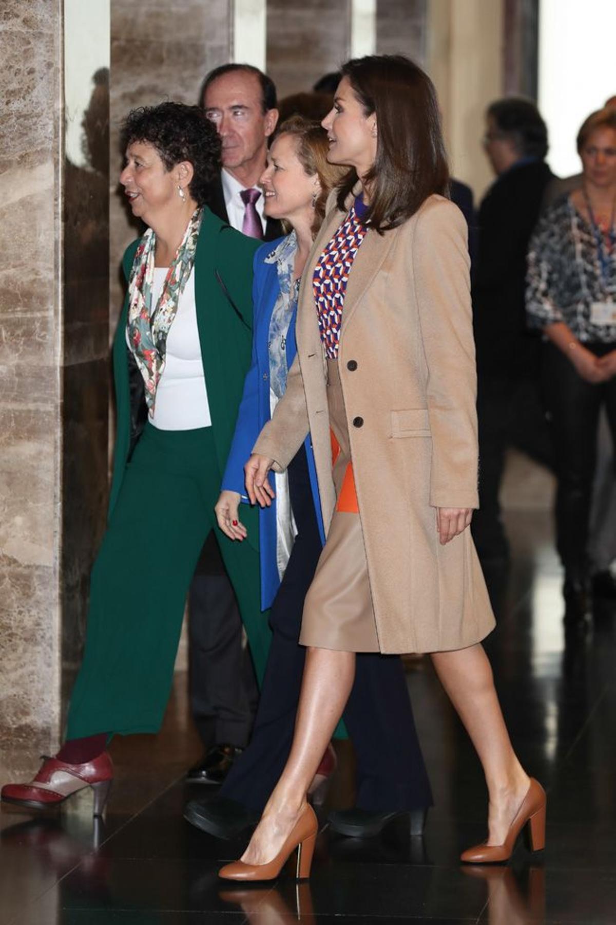 Letizia Ortiz con falda de cuero de Hugo Boss