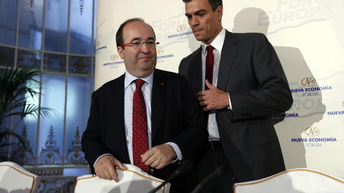 Miquel Iceta y Pedro Sánchez, este martes, en un desayuno informativo en Madrid.