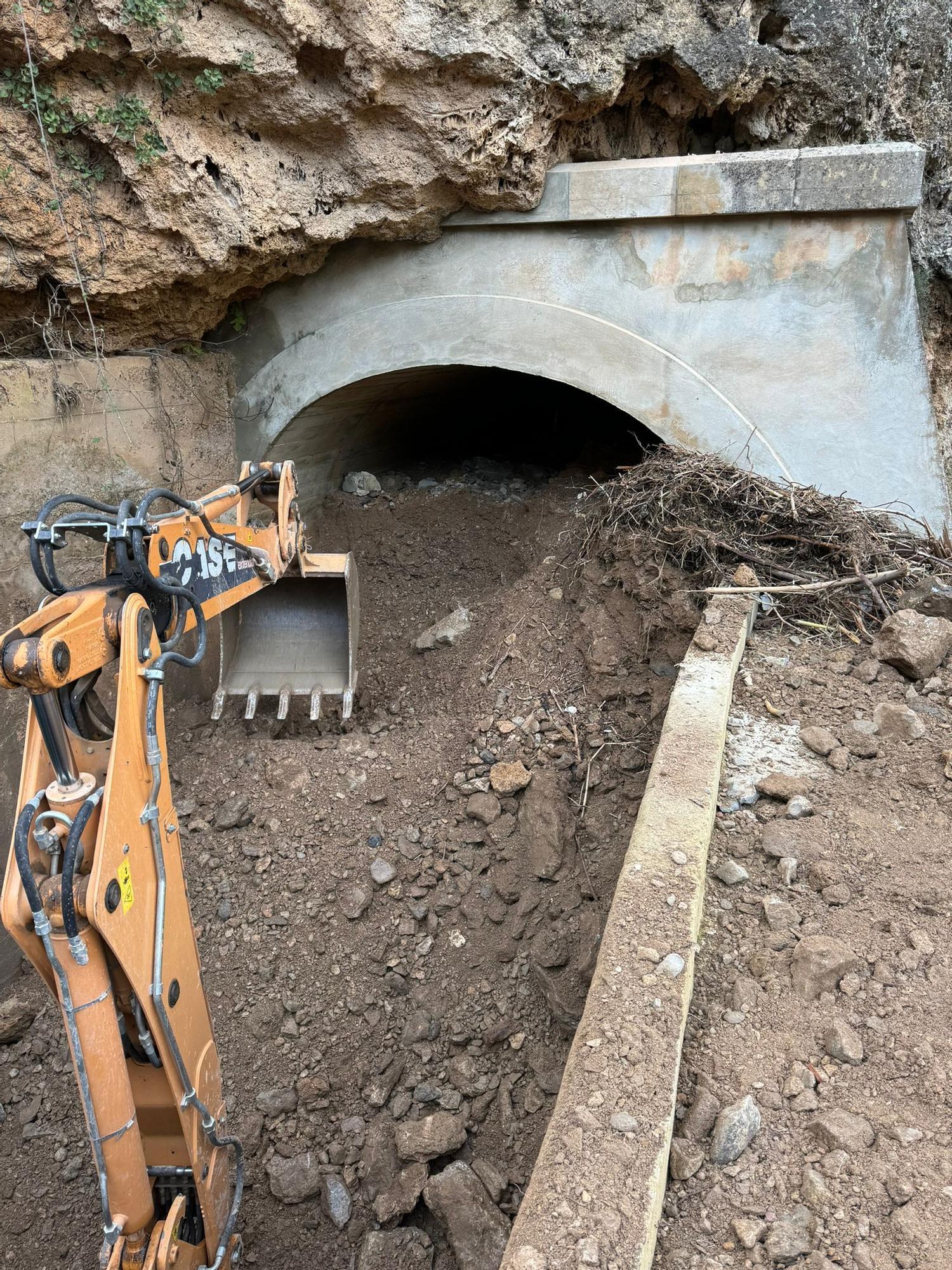 Arrastres dentro del canal de Camp de Túria.