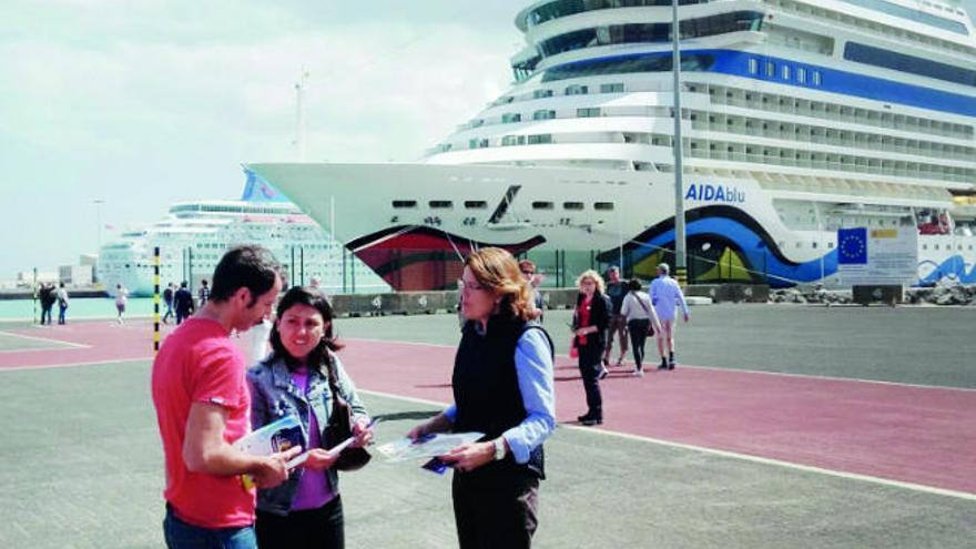 La capital anima a las empresas a rentabilizar el turismo de cruceros