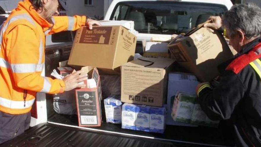 Alimentos destinados al comedor social de Cangas. // Santos Álvarez