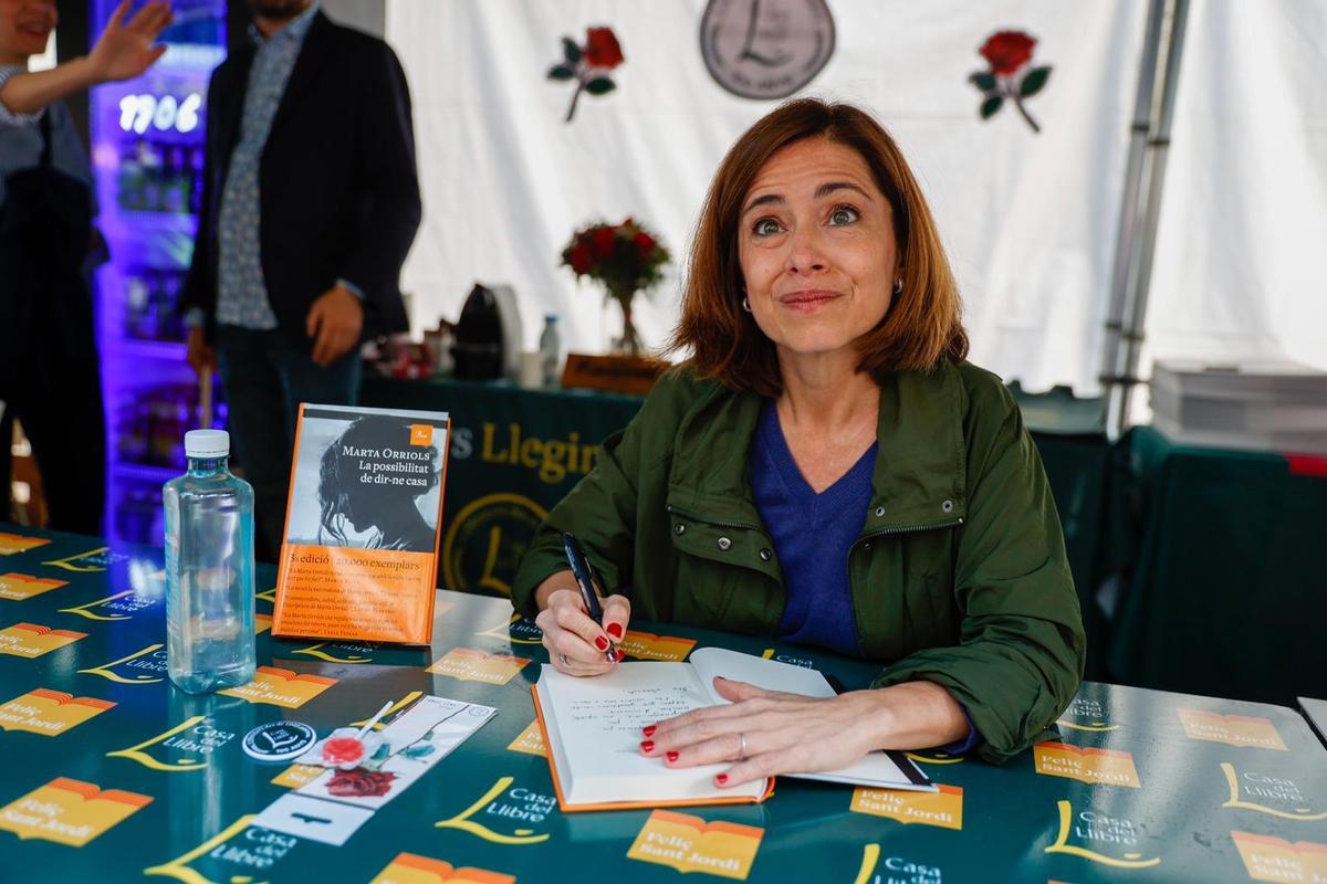Firma de llibres per al Sant Jordi 2023. ¿on i quan firmen els escriptors a Barcelona? | CERCADOR