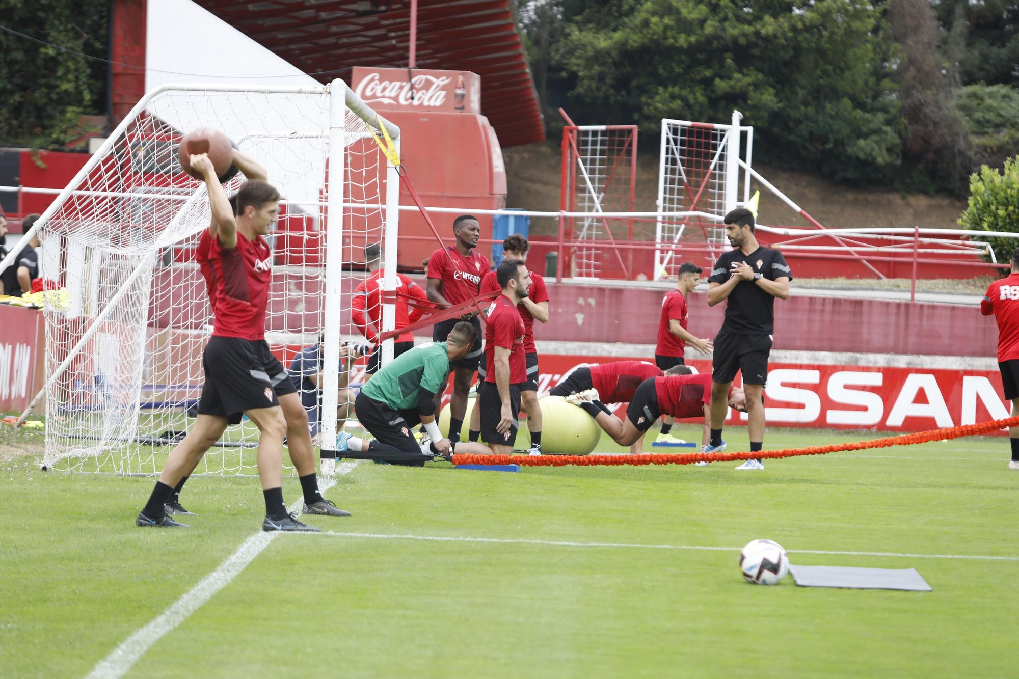 Irarragorri visita a Mareo y Cote y Jordan Carrillo se unen a los entrenamientos del Sporting