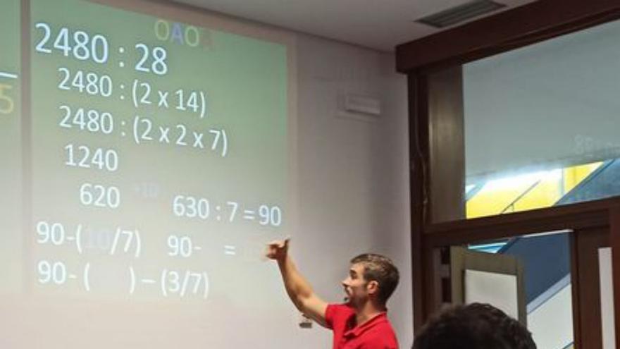 Profesores de Boiro aprenden matemáticas manipulativas para ensinar diferente