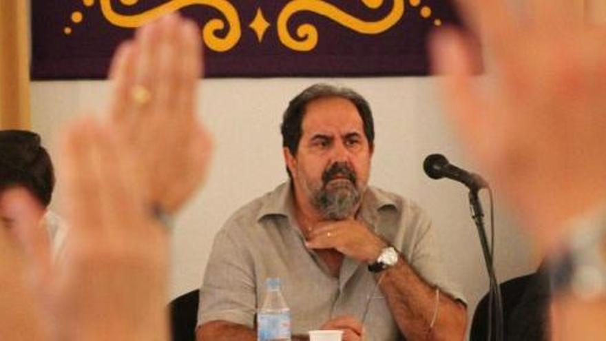 González Poza presencia la moción de censura del pasado 22 de agosto.