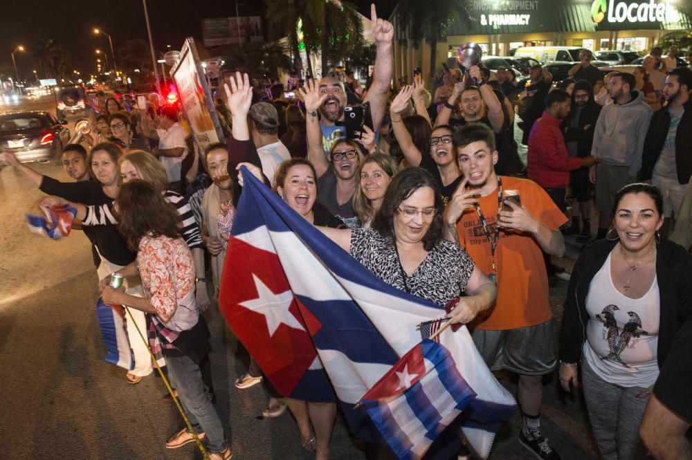 El exilio cubano celebra la muerte de Castro