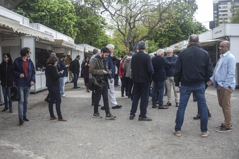 Ambiente en la Feria del Libro de València