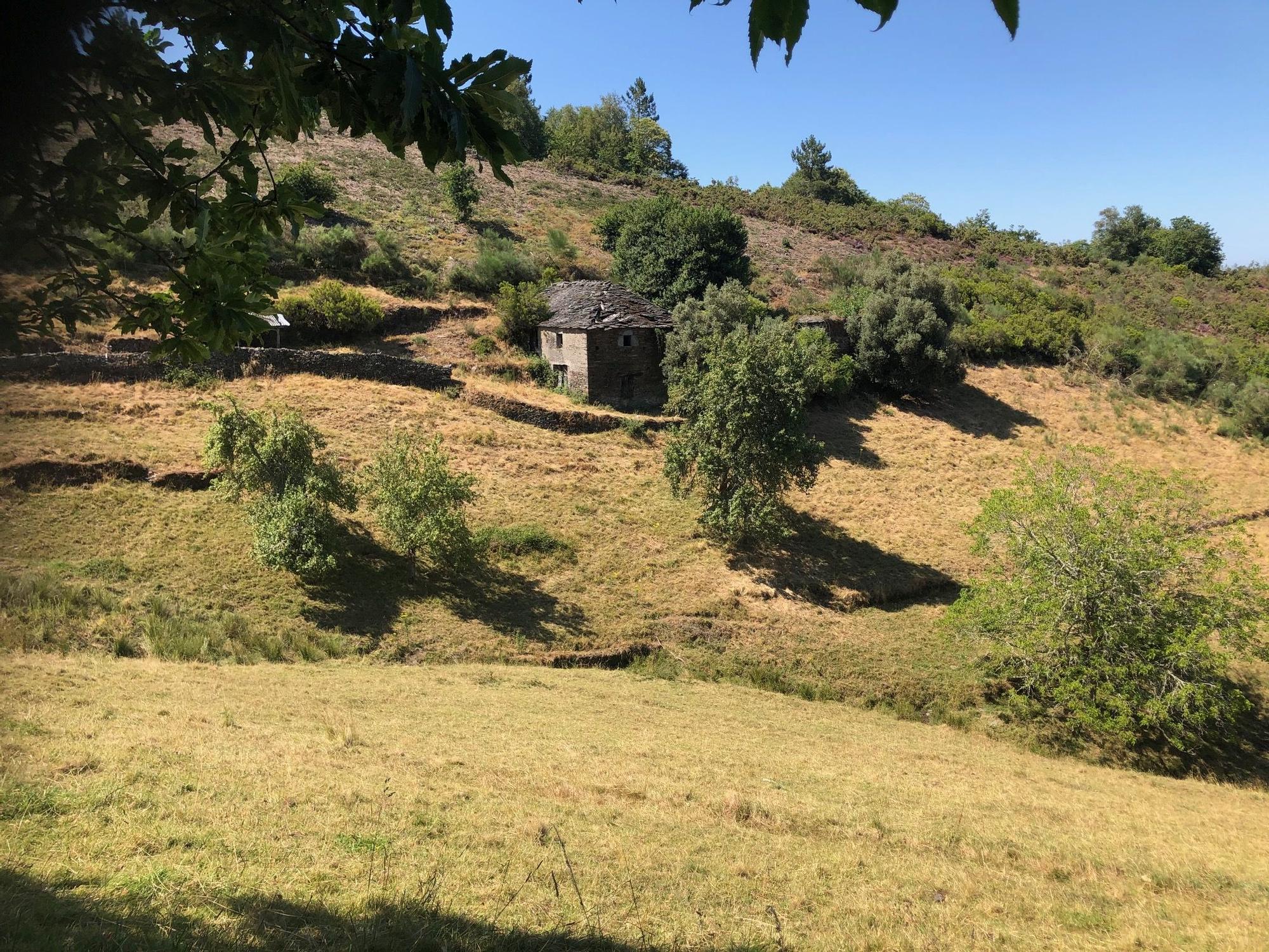 Aldea abandona en el Val do Eo