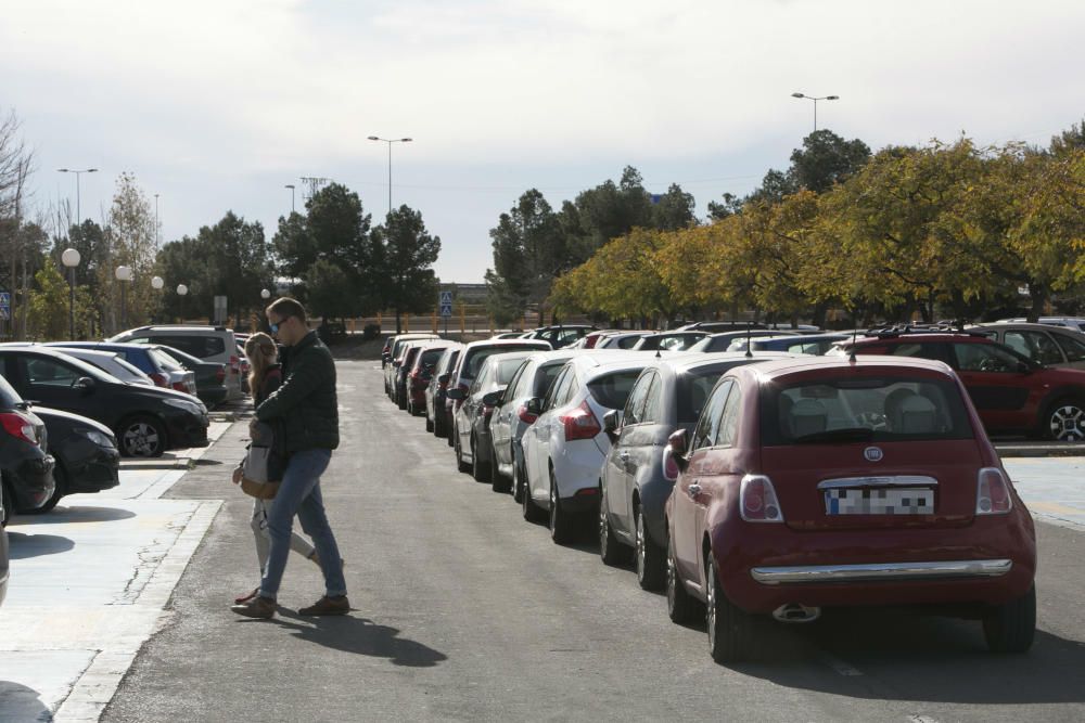 4.200 aparcamientos en la Universidad para 10.000 vehículos diarios