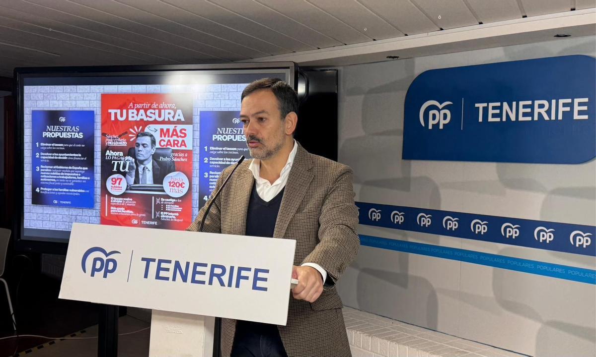 Lope Afonso da cuenta de la campaña del PP insular contra el 'basurazo'