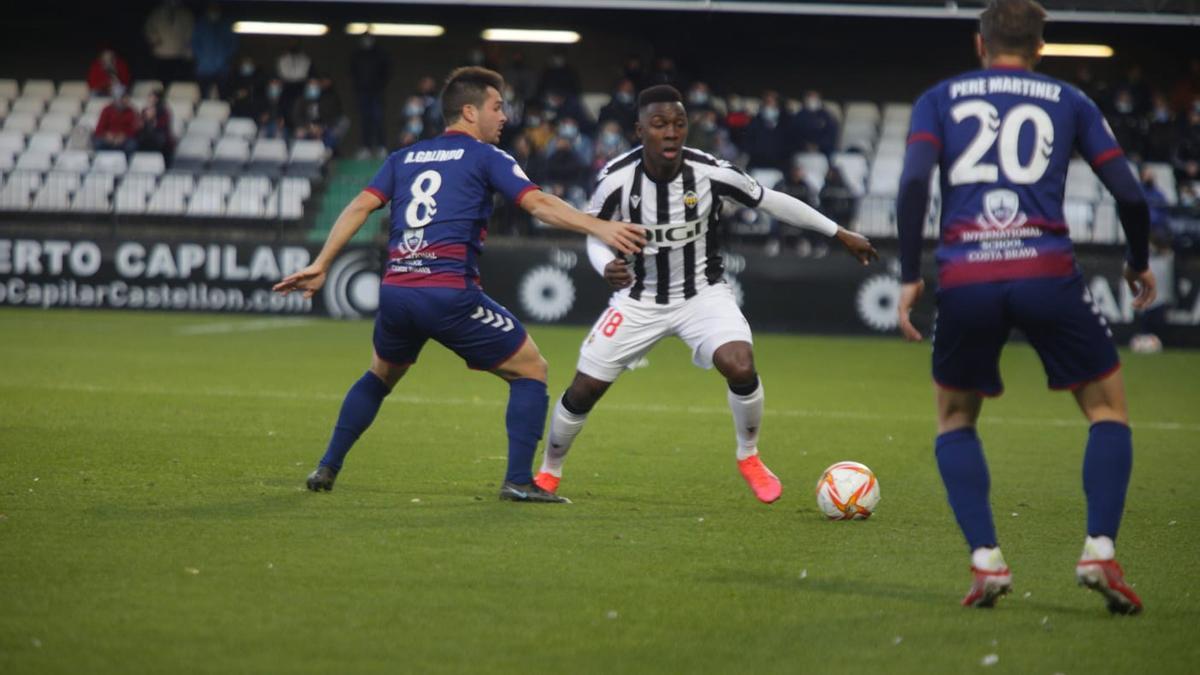 Kone durante una acción del partido ante el Costa Brava.