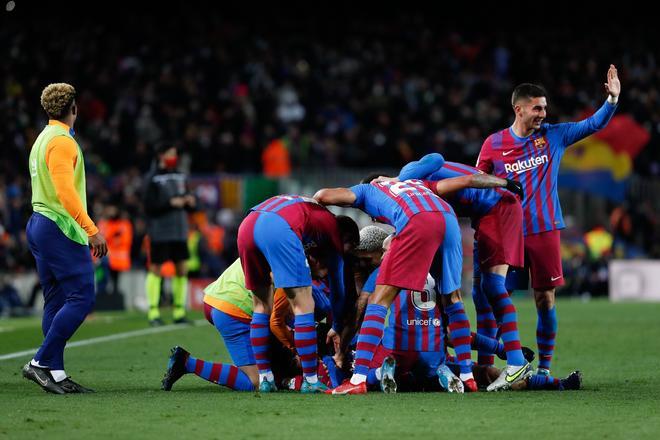 ¡Mágico Pedri! Gol y celebración para soñar