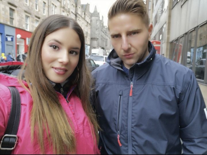 La zamorana María Usbeck Llamas, con su novio en Edimburgo.