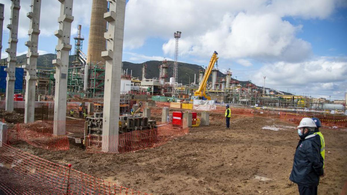 En España fabricará Repsol combustibles sintéticos. Y no solo para los coches, motos o camiones 3 Motor16 Obras en Escombreras(Cartagena) Planta combustibles sintéticos