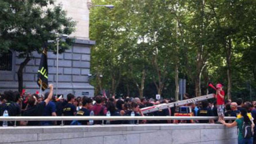 Bomberos se suman a la marcha de Madrid.