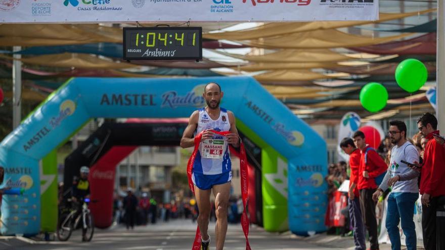 Hassanne Ahouchar gana el 44 maratón de Elche